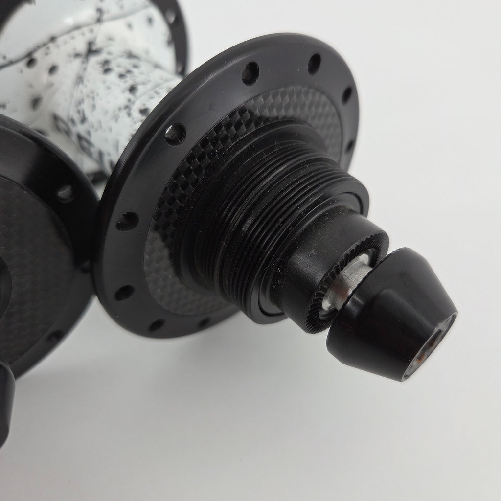 Reina High-Flange Carbon Track Hubs - Black Splash