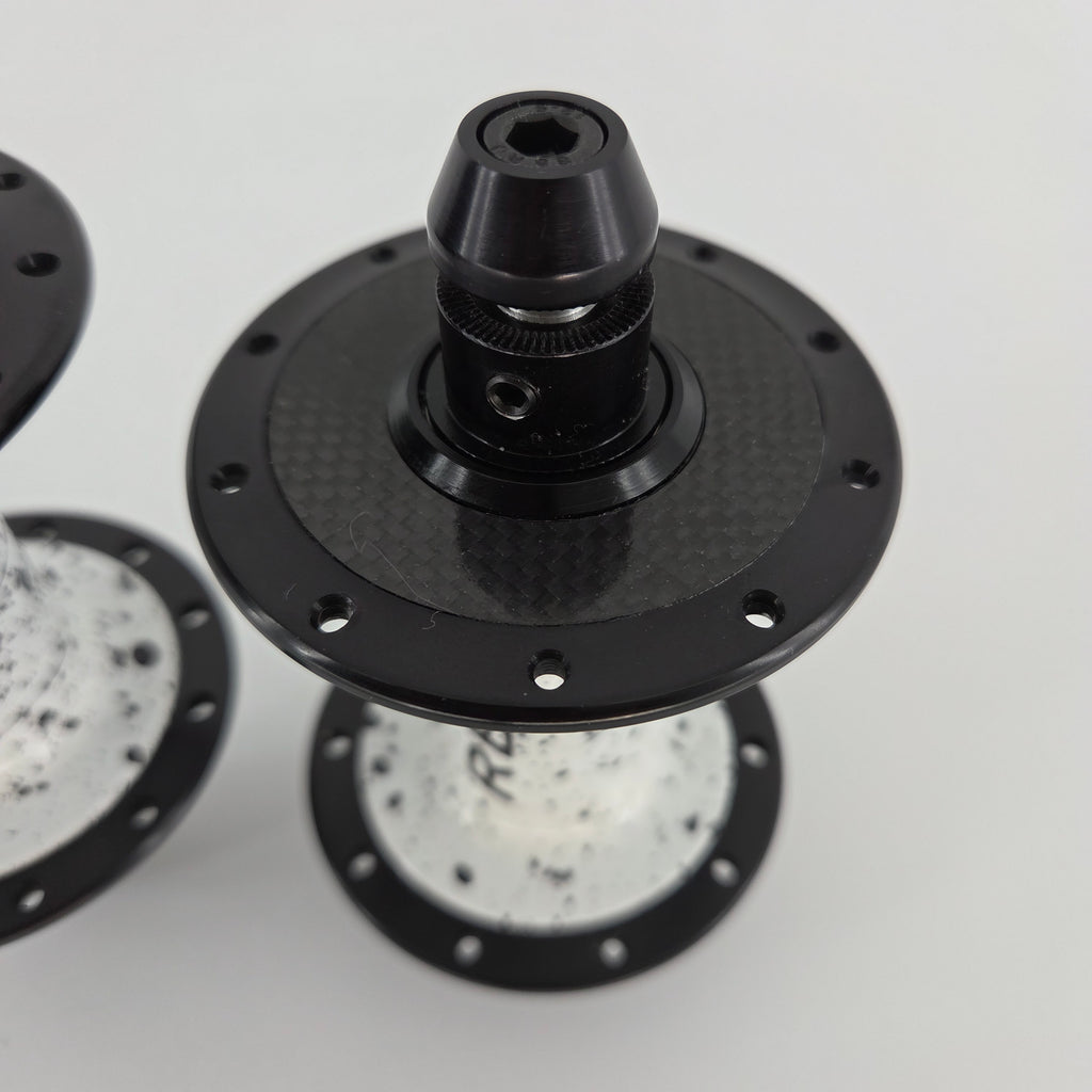 Reina High-Flange Carbon Track Hubs - Black Splash