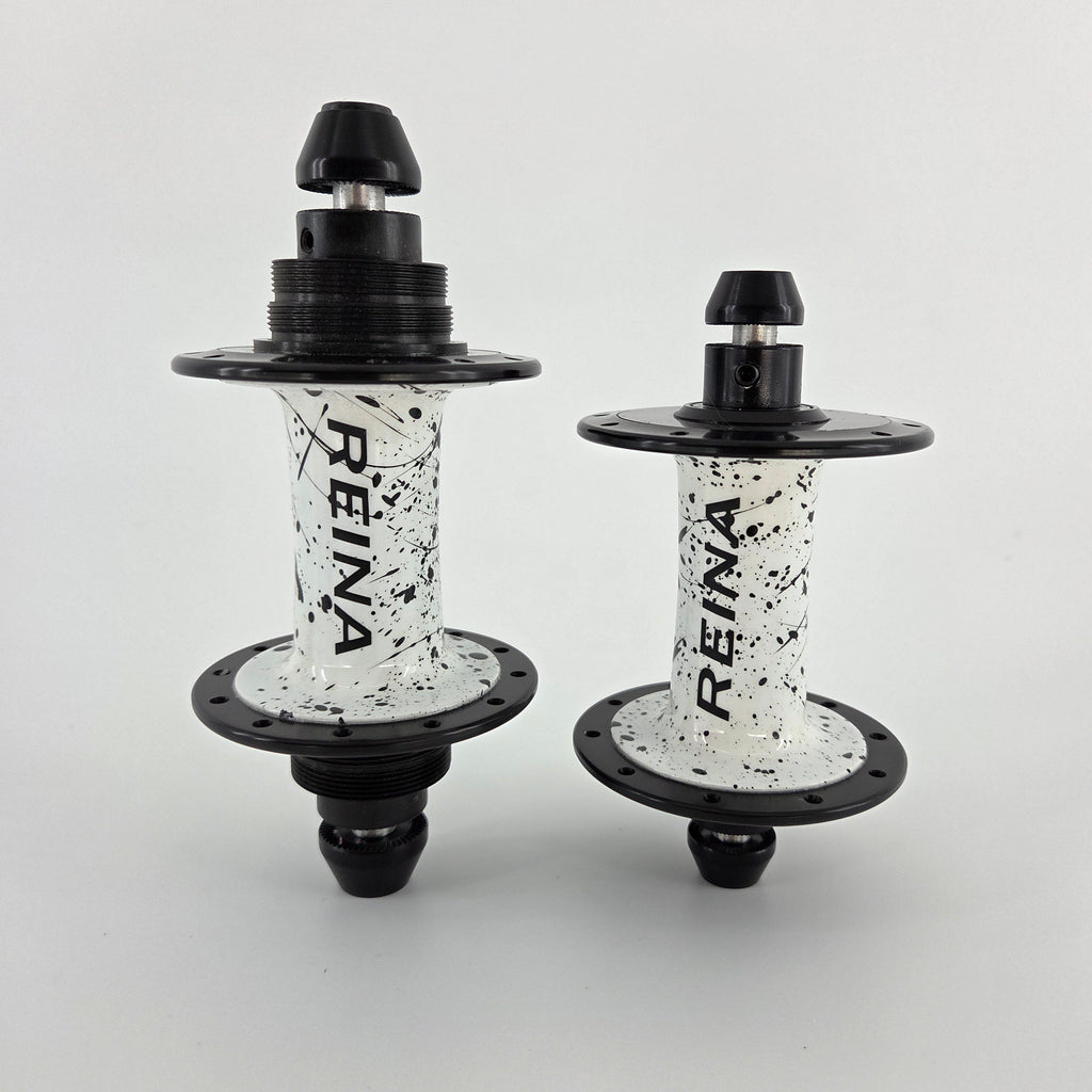 Reina High-Flange Carbon Track Hubs - Black Splash
