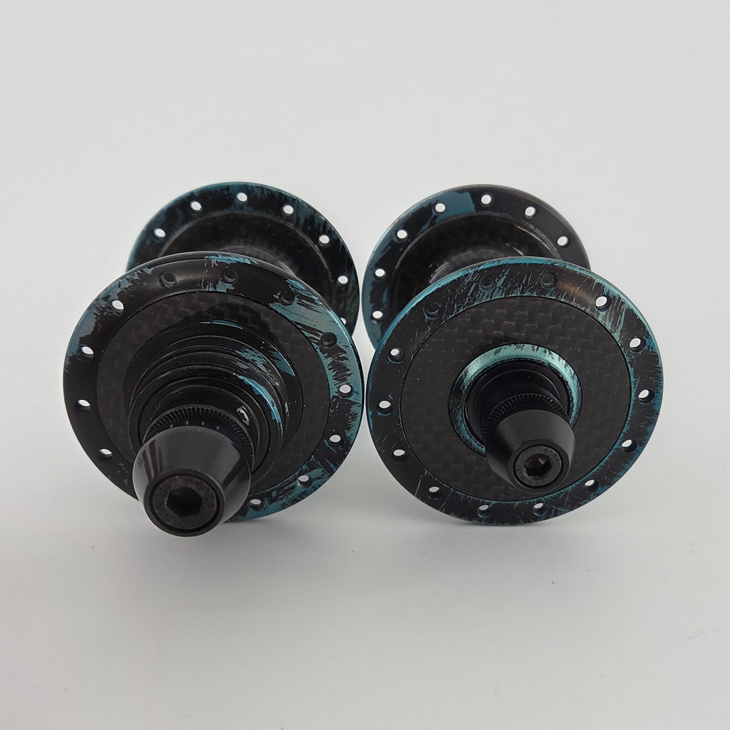 Reina High-Flange Carbon Track Hubs - Turquoise Anodized