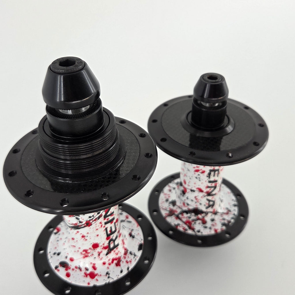 Reina High-Flange Carbon Hubs - Blue, Red Splash