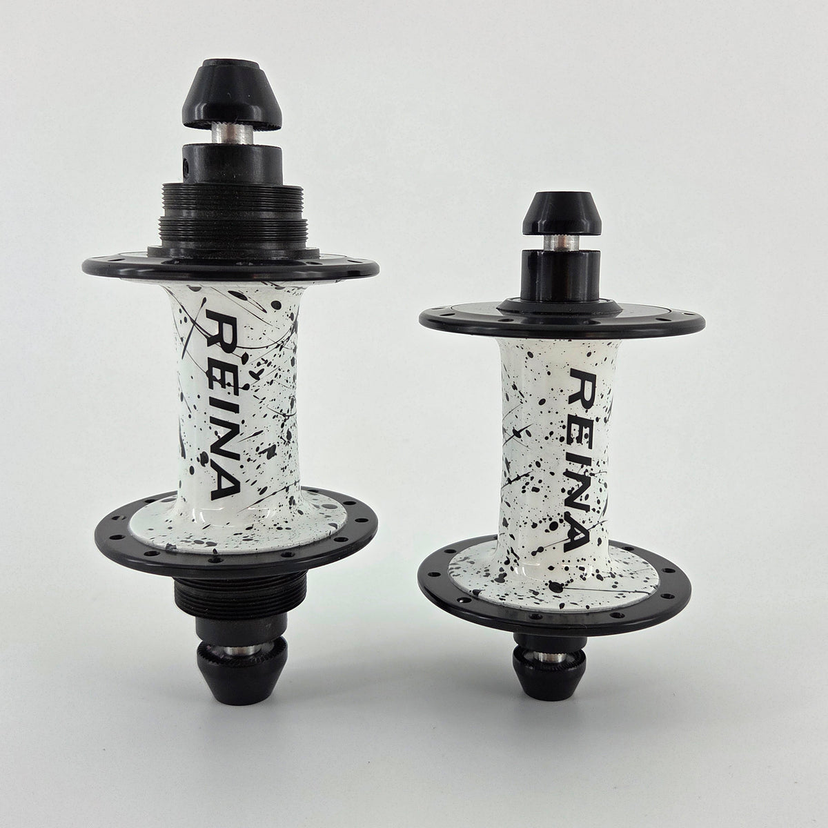 Reina High-Flange Carbon Hubs - Blue, Red Splash