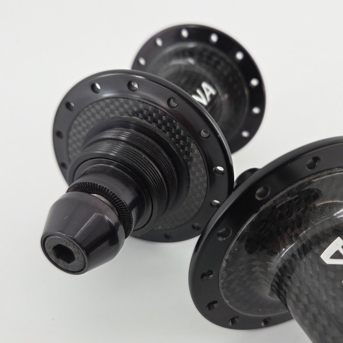 Reina High-Flange Carbon Track Hubs - Black